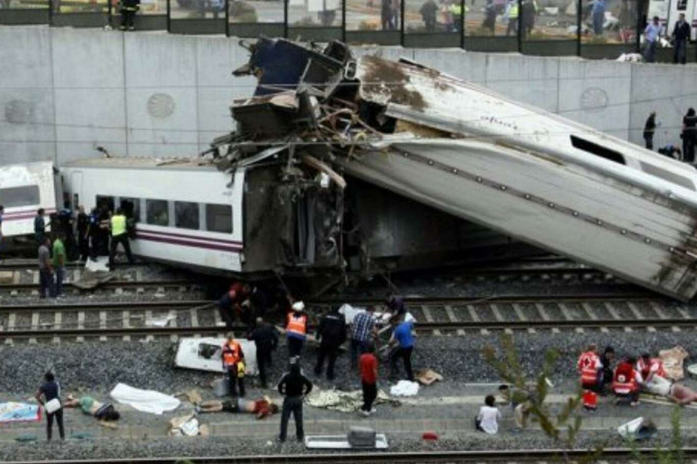 İspanya’da tren kazası İspanya’da tren kazası